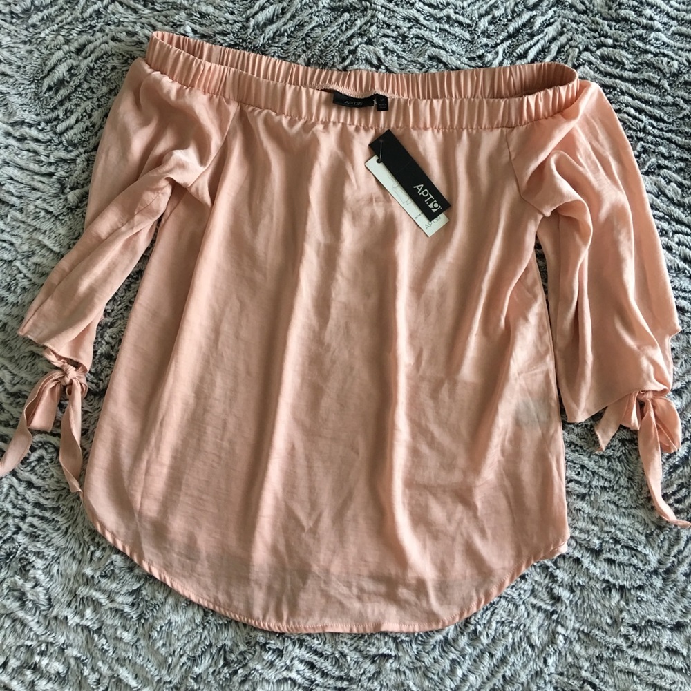 💌 3 for $20 NWT blush pink shoulder top - Sz M
